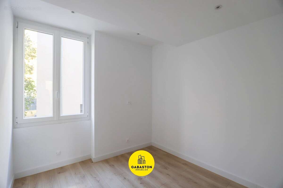 Appartement à MARSEILLE-1E