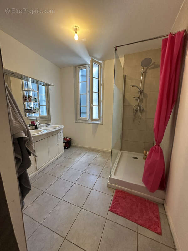 Appartement à LA ROCHE-CHALAIS