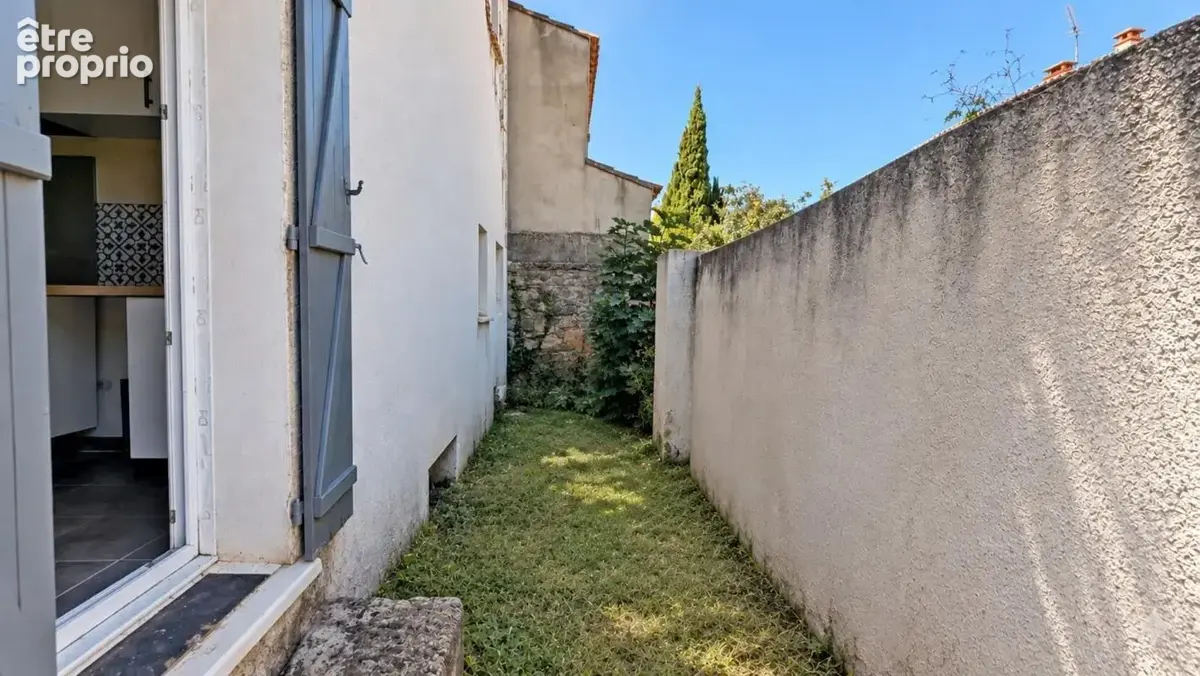  SALON-DE-PROVENCE (13)  maison de ville, 3 chambres, terrasses, jardin et garage fermé - photo 9