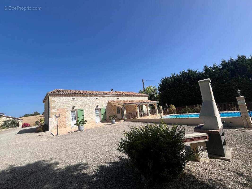 Maison 218 m² à Castillonnes  - photo 5