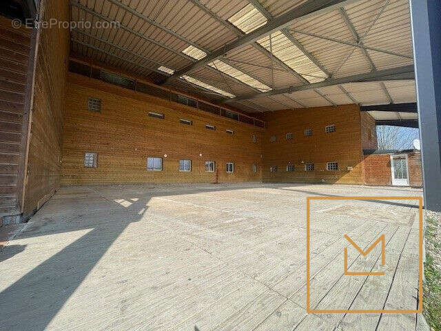 Commerce à PONT-L&#039;EVEQUE