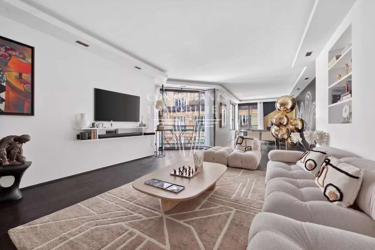 Appartement à PARIS-16E
