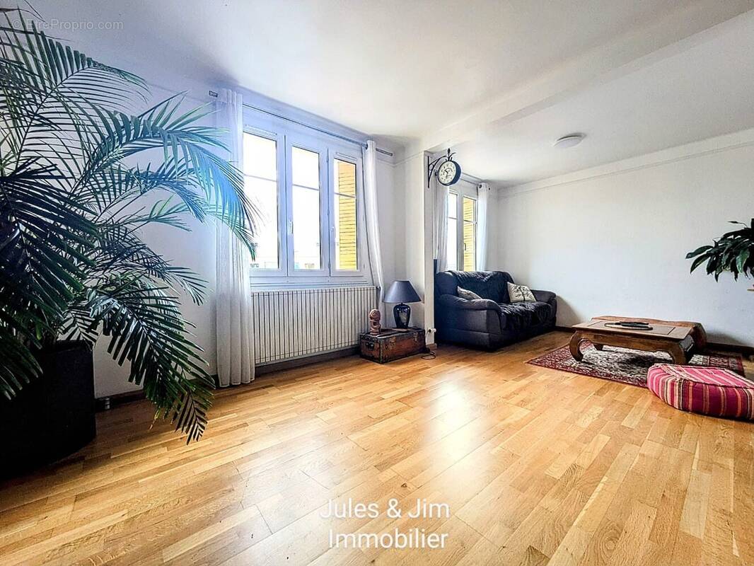 Appartement à MARSEILLE-9E