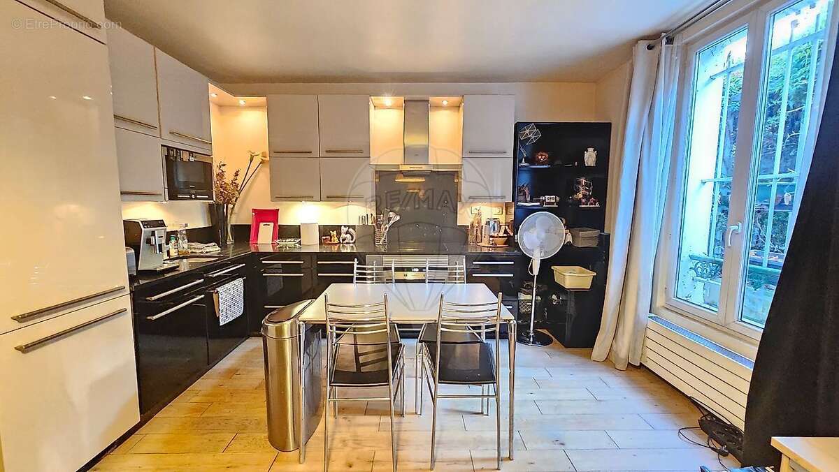 Appartement à PARIS-14E