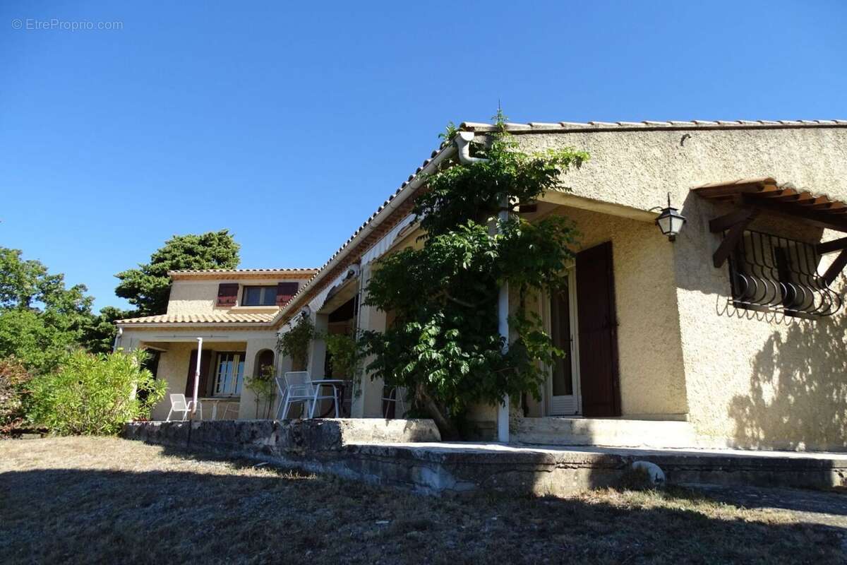 Maison à LA ROQUE-SUR-PERNES