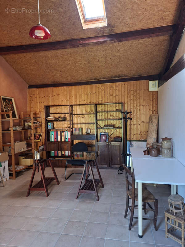Coup de cœur assuré pour cette propriété de caractère avec grange, écurie et terrain attenant, située dans un - photo 20