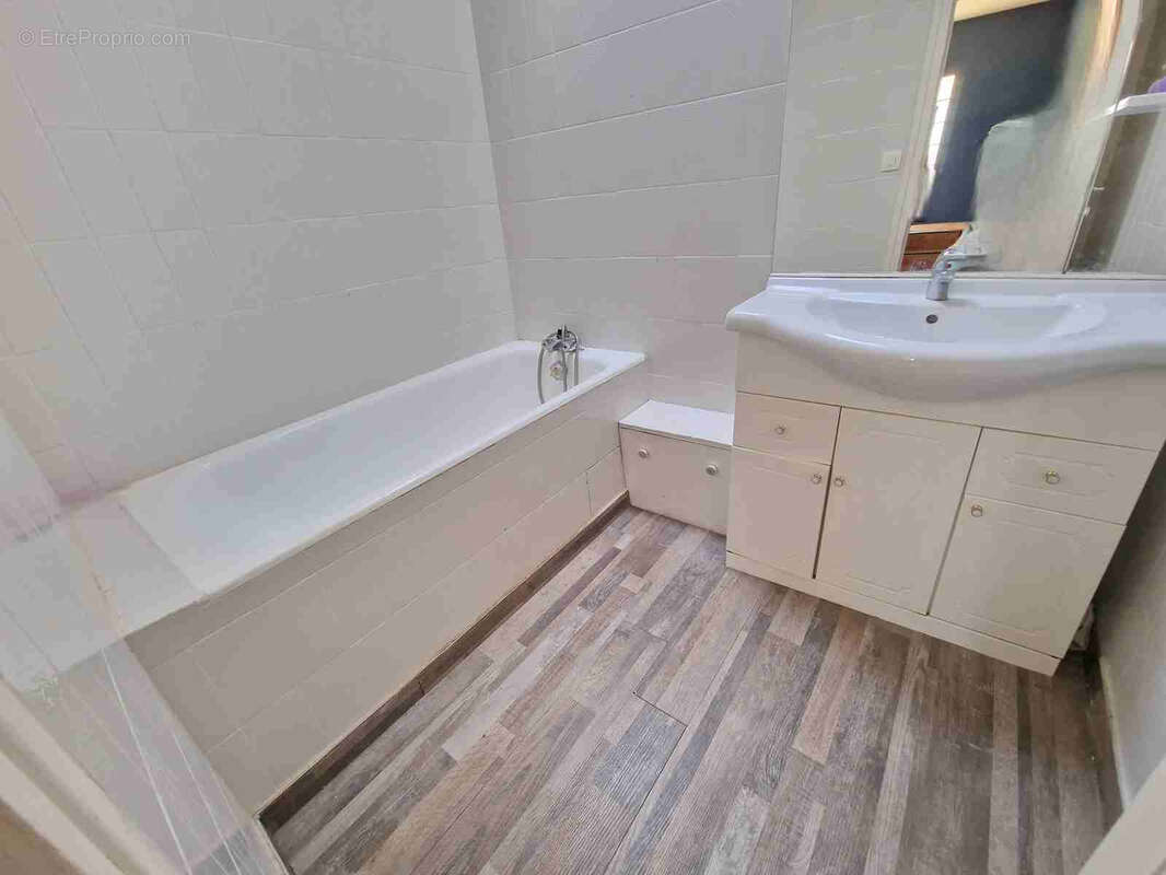 Belle maison en pierre avec piscine au calme dans un quartier résidentiel - photo 9