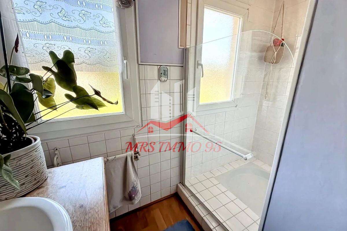 Appartement à SAINT-LEU-D&#039;ESSERENT