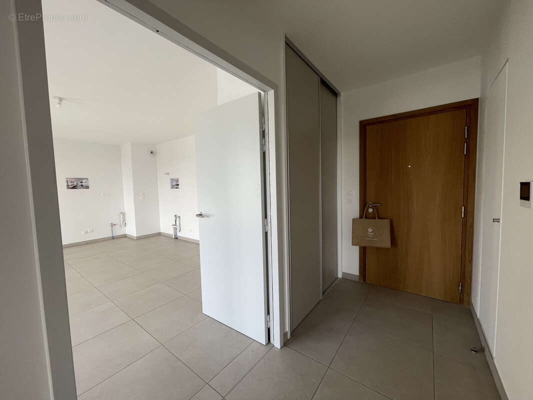 Appartement à LA TOUR-DE-SALVAGNY