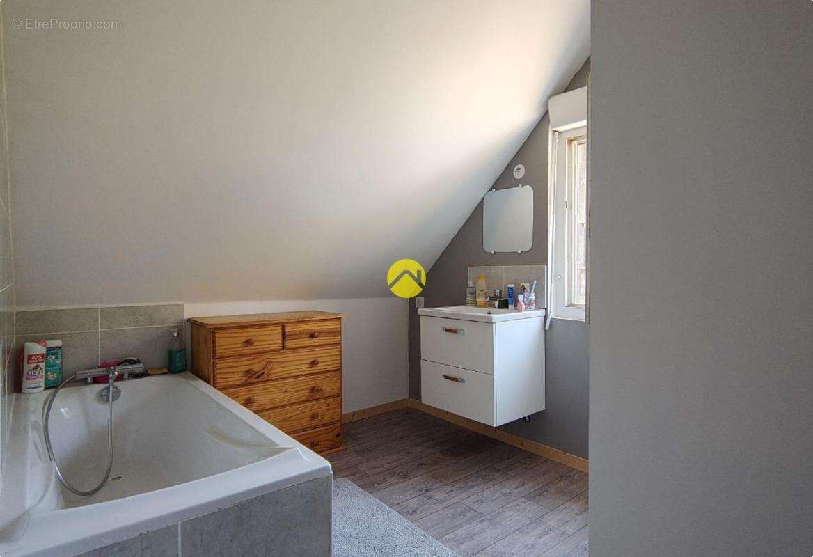 Maison 104 m² à Le Bourg-D'hem  - photo 4