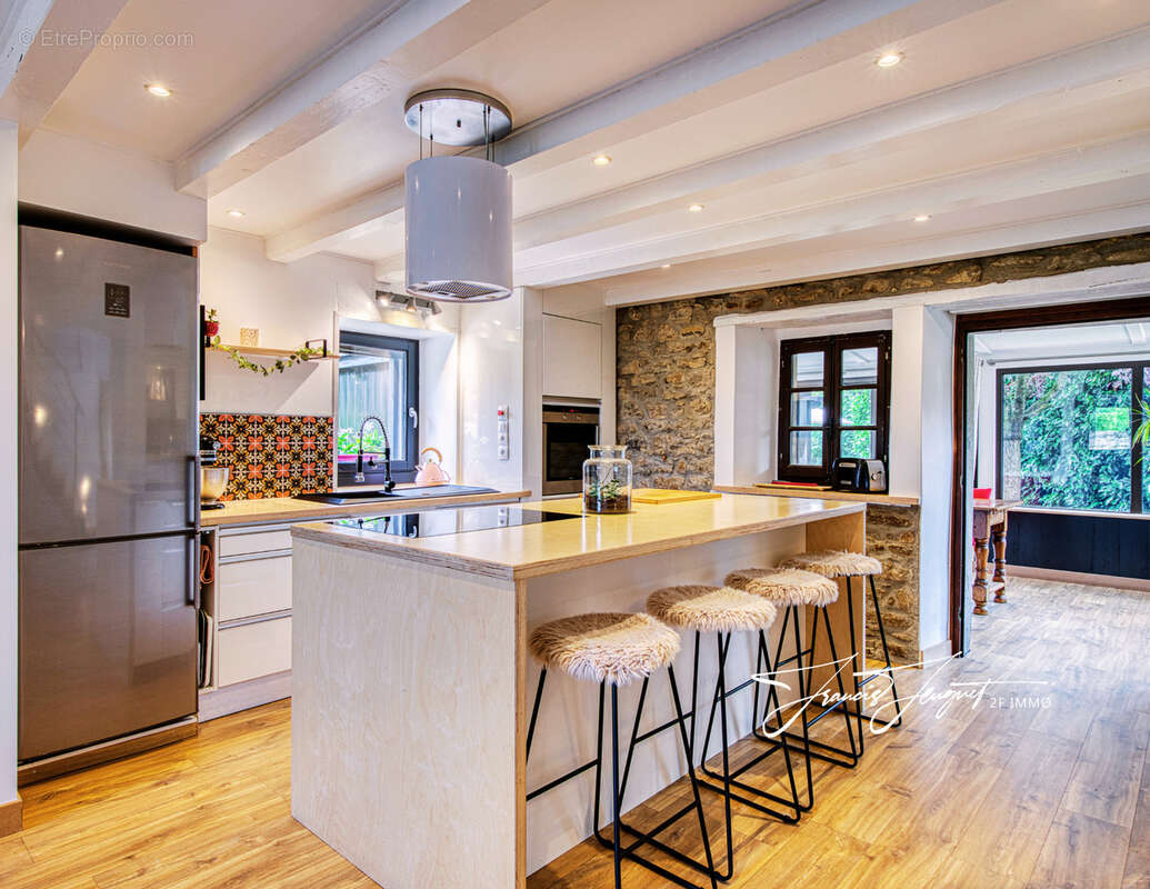 Maison à PERS-JUSSY