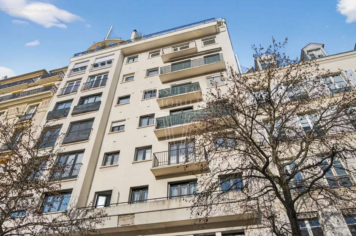 Appartement à NEUILLY-SUR-SEINE