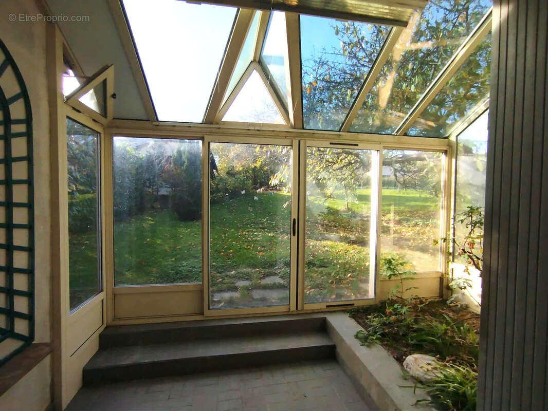 Maison à CREUZIER-LE-VIEUX