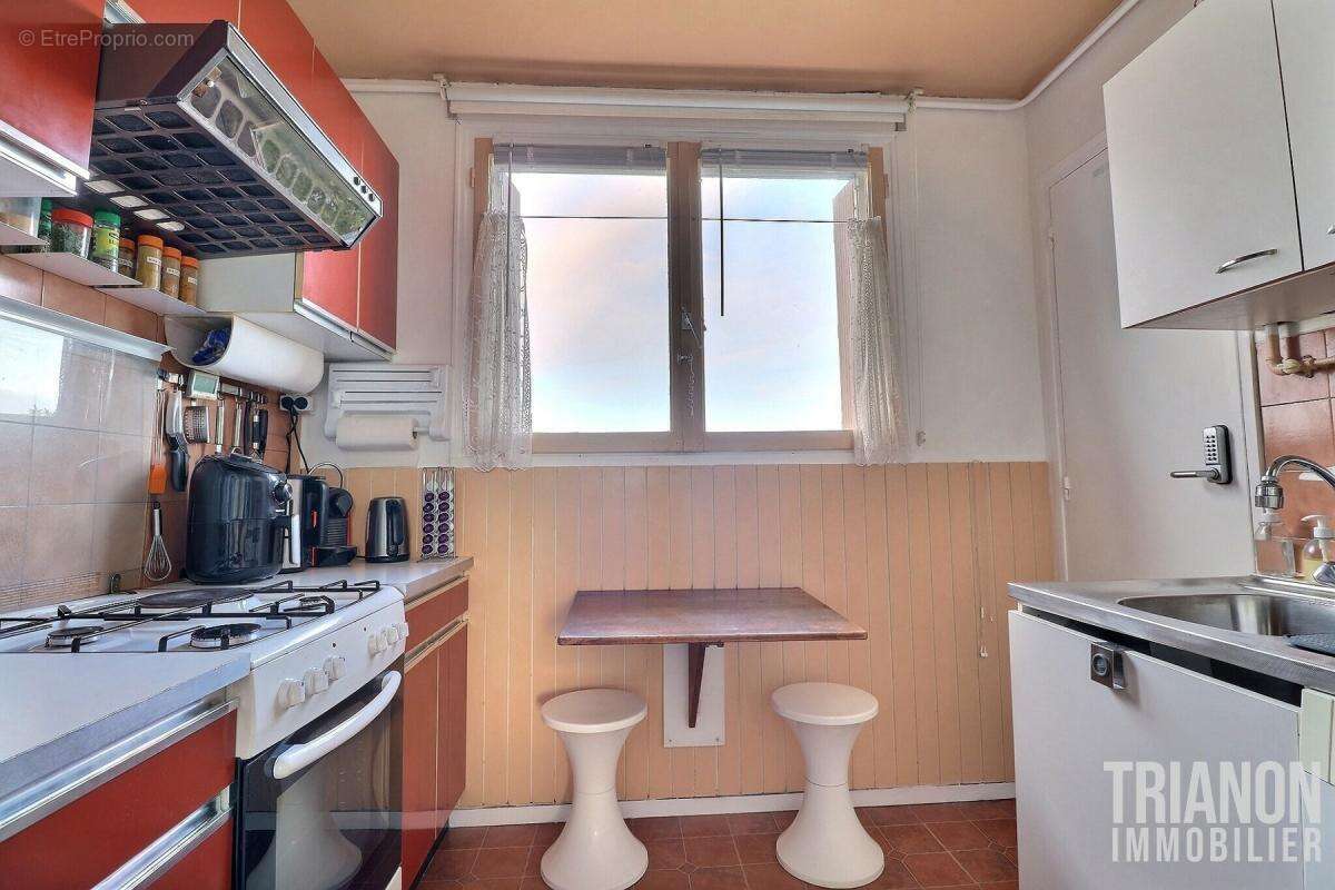 Appartement à LES CLAYES-SOUS-BOIS