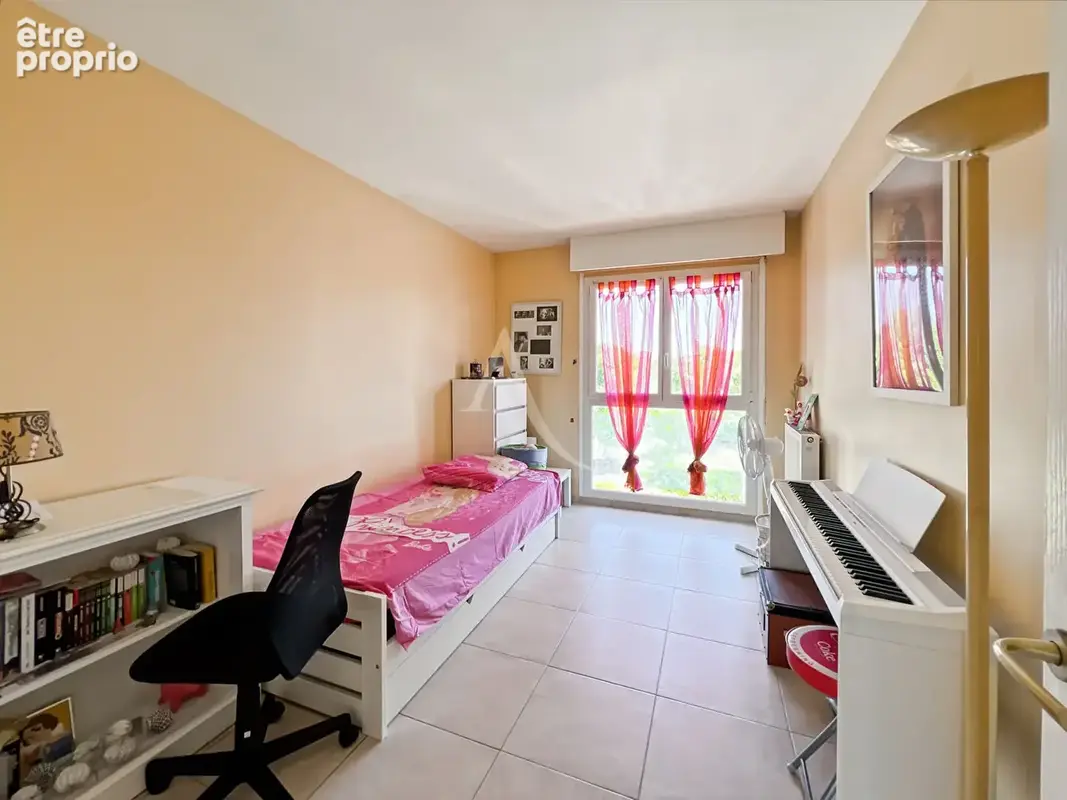 LE CANNET très beau 4 pièces de 83 m² avec terrasse, cave et aperçu mer - photo 7