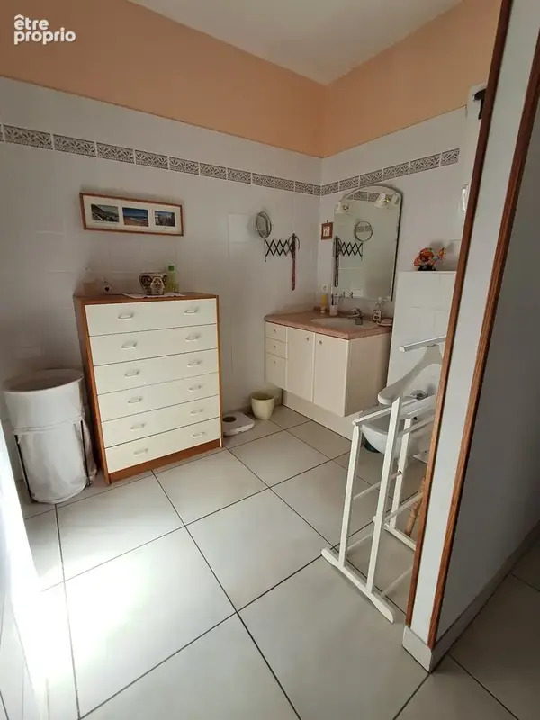 Villemoustaussou – élégante maison familiale avec jardin, terrasse et garage - photo 10