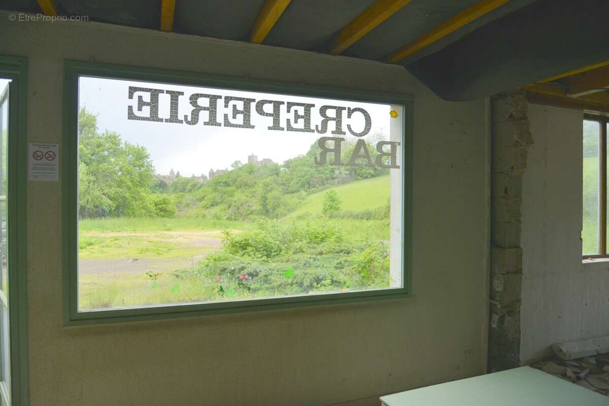 Vue depuis la salle de restaurant - Commerce à TOURNUS