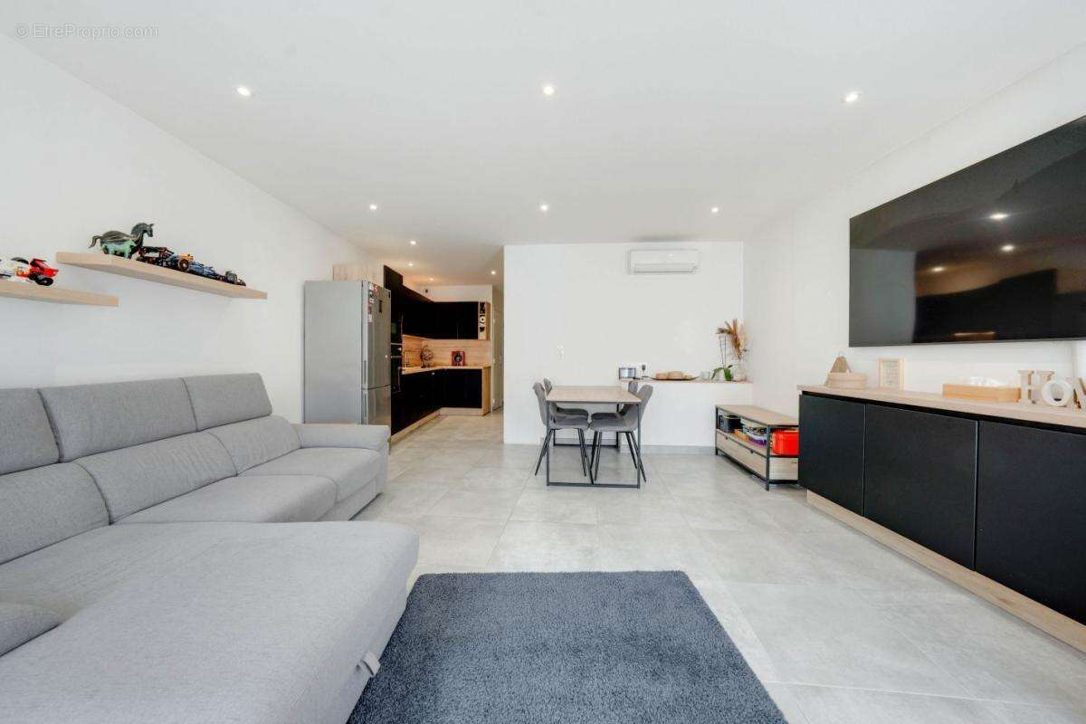 Appartement à SIMIANE-COLLONGUE