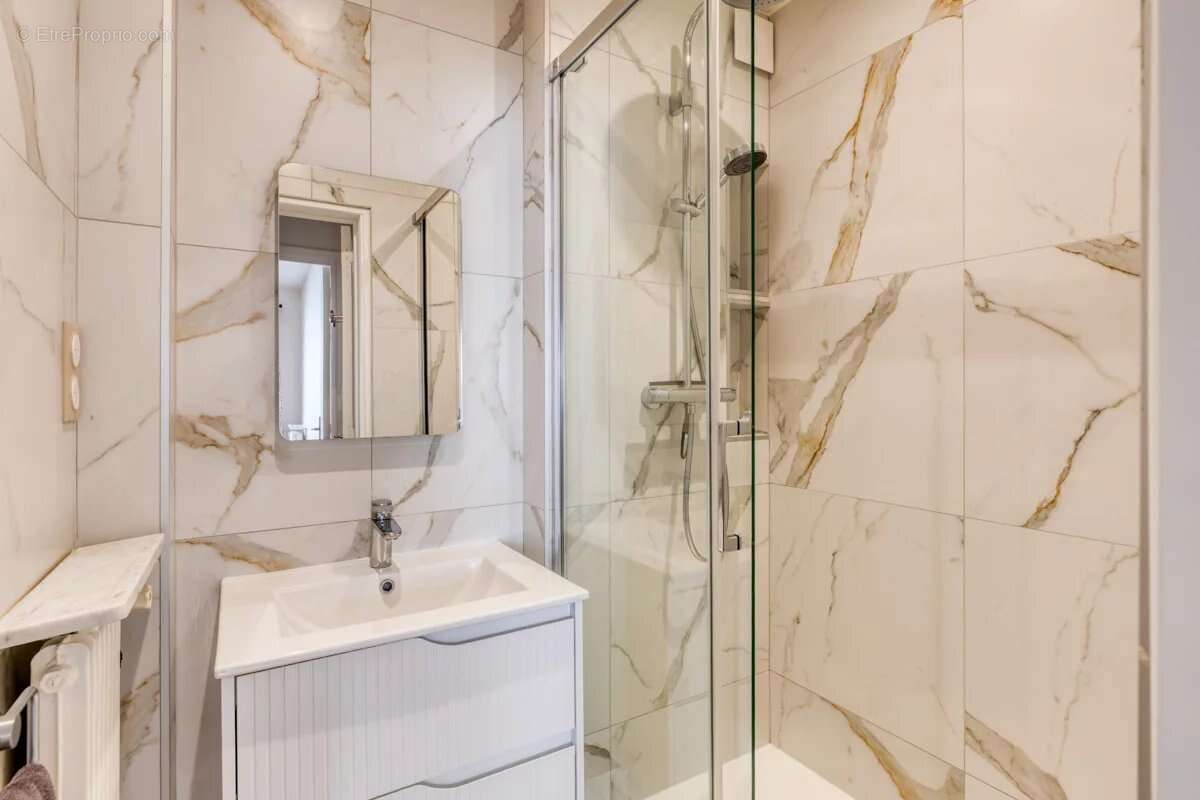 Appartement à PARIS-17E