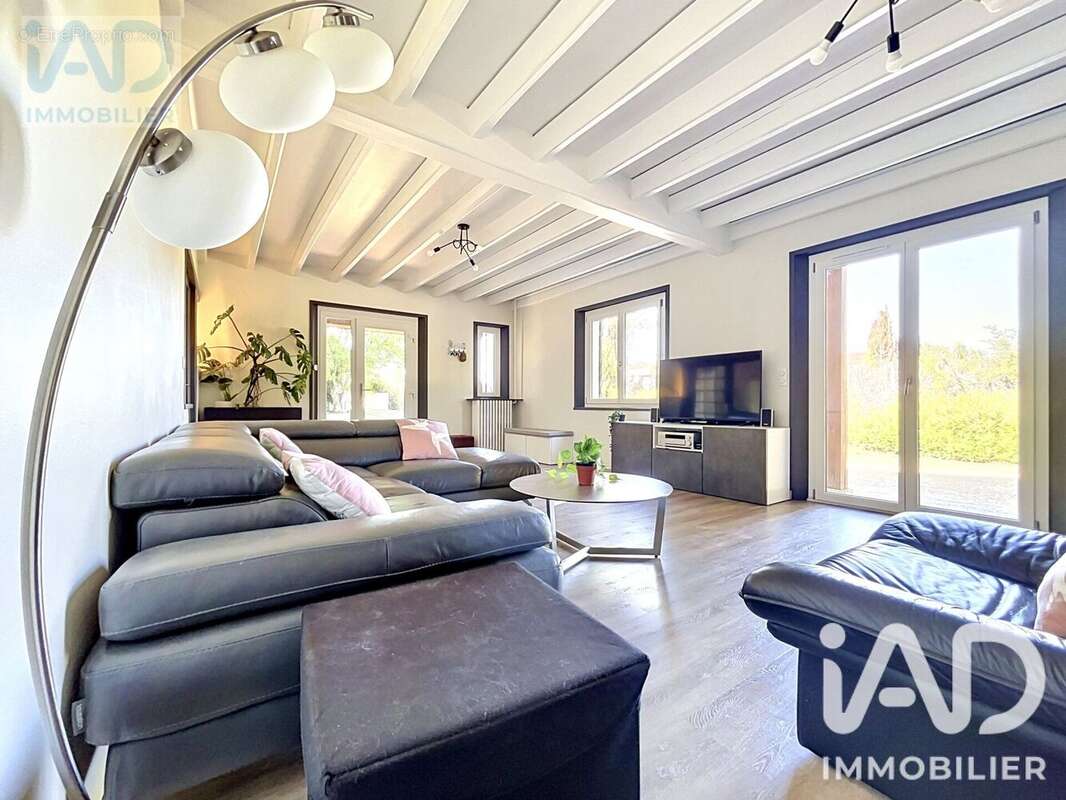 Maison 270 m² à Courtisols  - photo 6