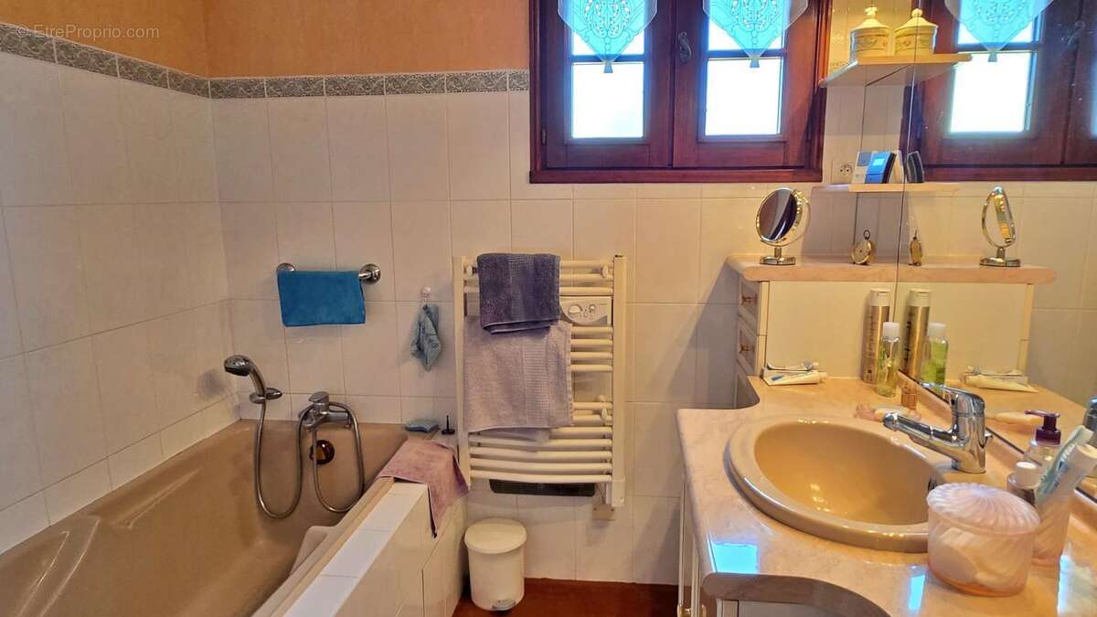 Maison à vendre 7 pièces + Garage + Jardin - Centre-Bourg ORADOUR SUR GLANE (87) - photo 6