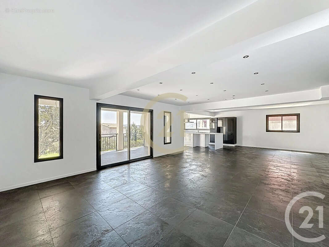 Maison 216 m² à Aramon  - photo 6