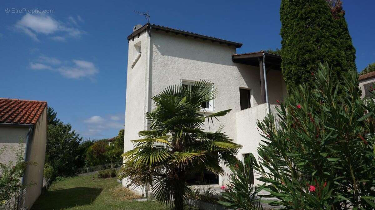 Maison à CASTELNAU-MONTRATIER
