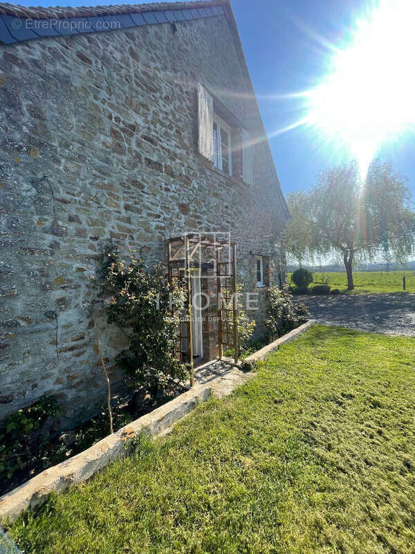 Maison à PRECIGNE