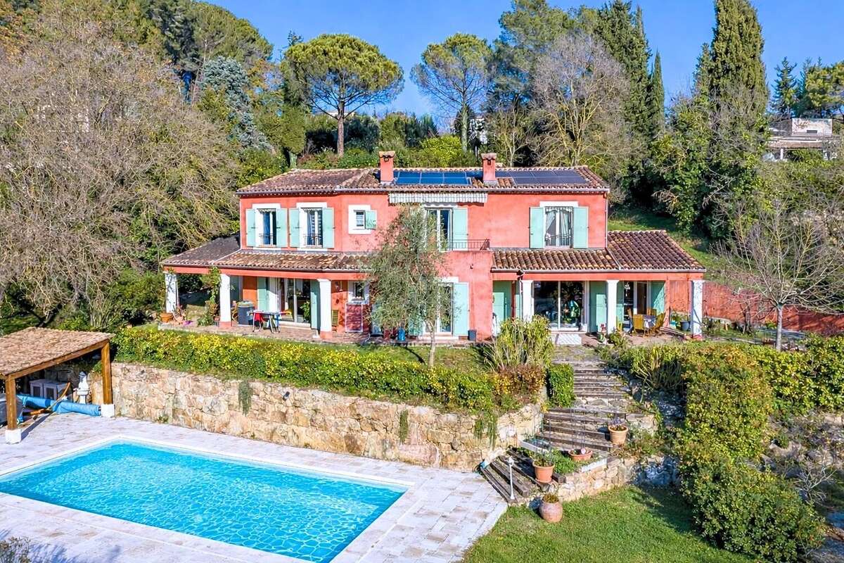 Maison à CHATEAUNEUF-GRASSE