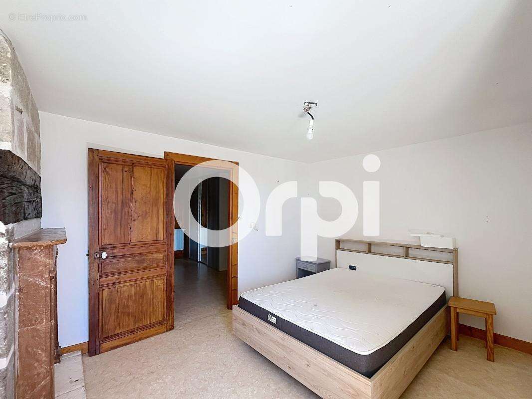 À VENDRE ! Maison de charme en pierre – Bourg d'Ussac (19270) - photo 8