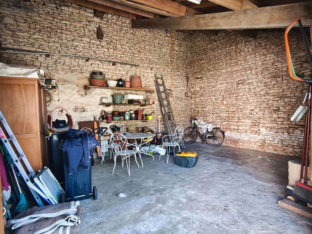 Maison à CHAMPAGNE-LE-SEC