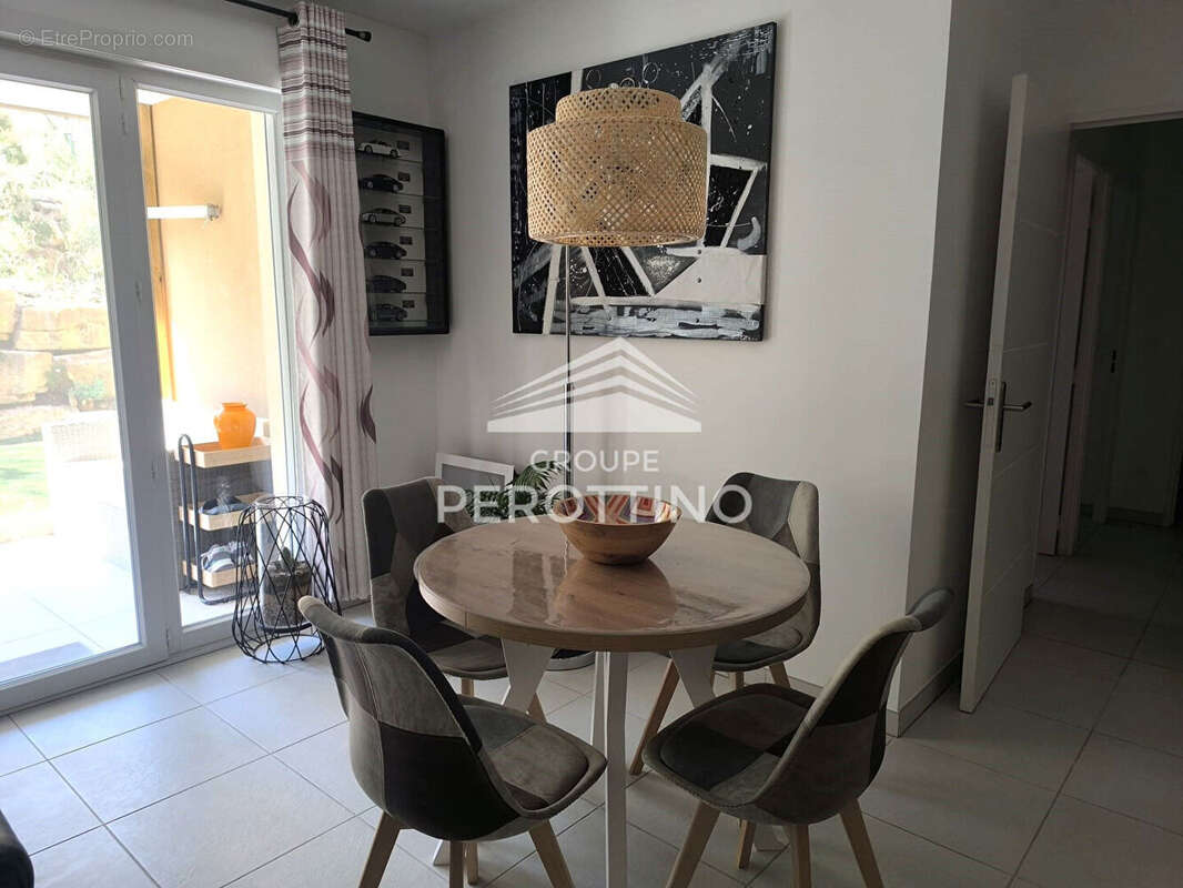 Appartement à PEYNIER