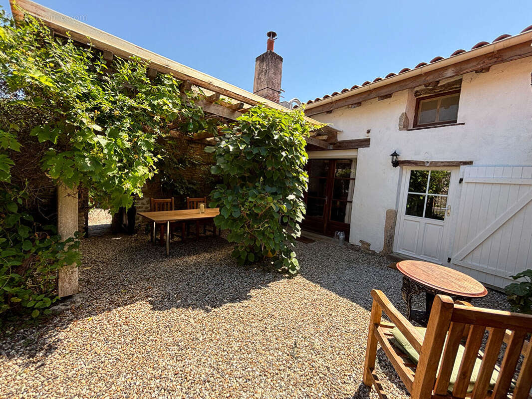 Maison à NANTEUIL-EN-VALLEE
