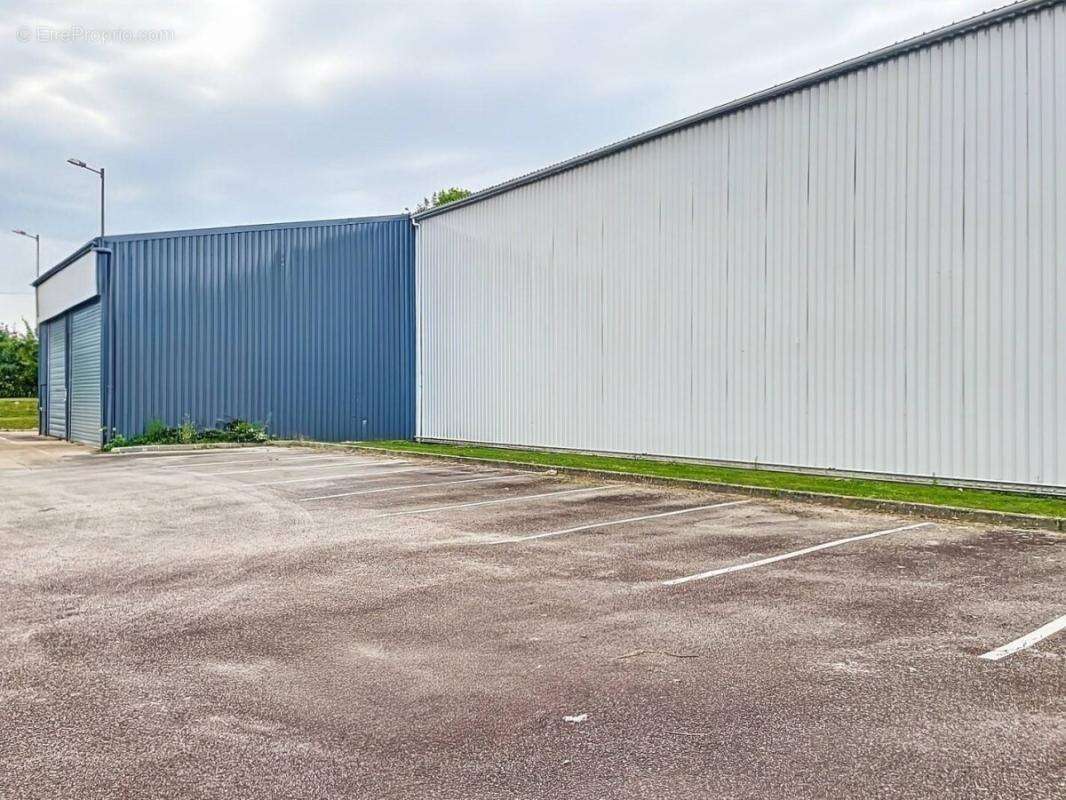 Local d'activité - Le Neubourg / Elbeuf - 1540m² - photo 6