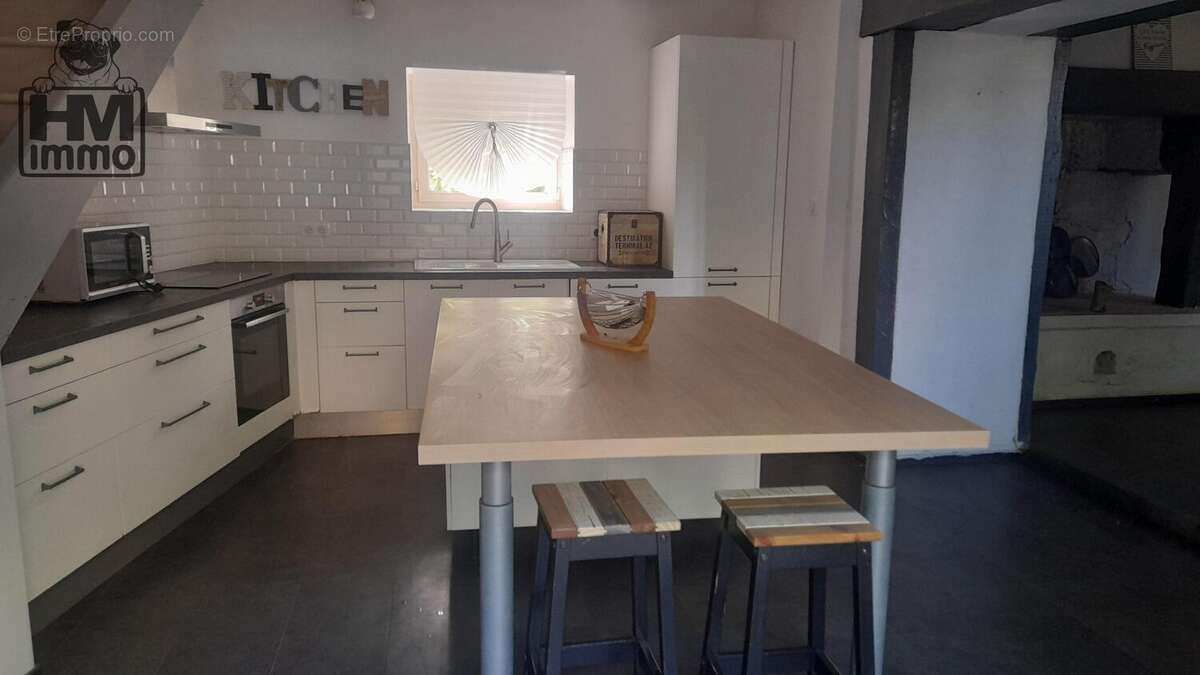 Maison 208 m² à Saint-Leonard-De-Noblat  - photo 6