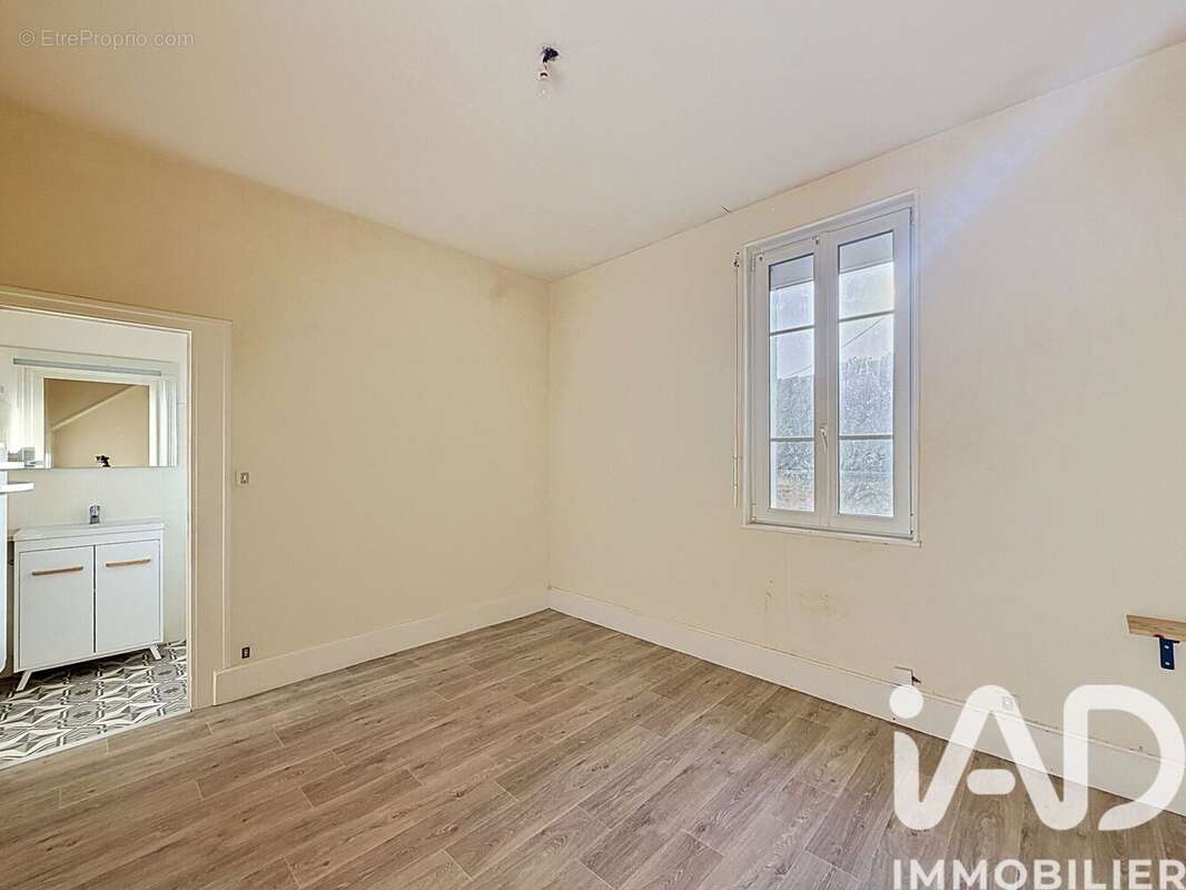Maison 69 m² à Vaumas  - photo 6