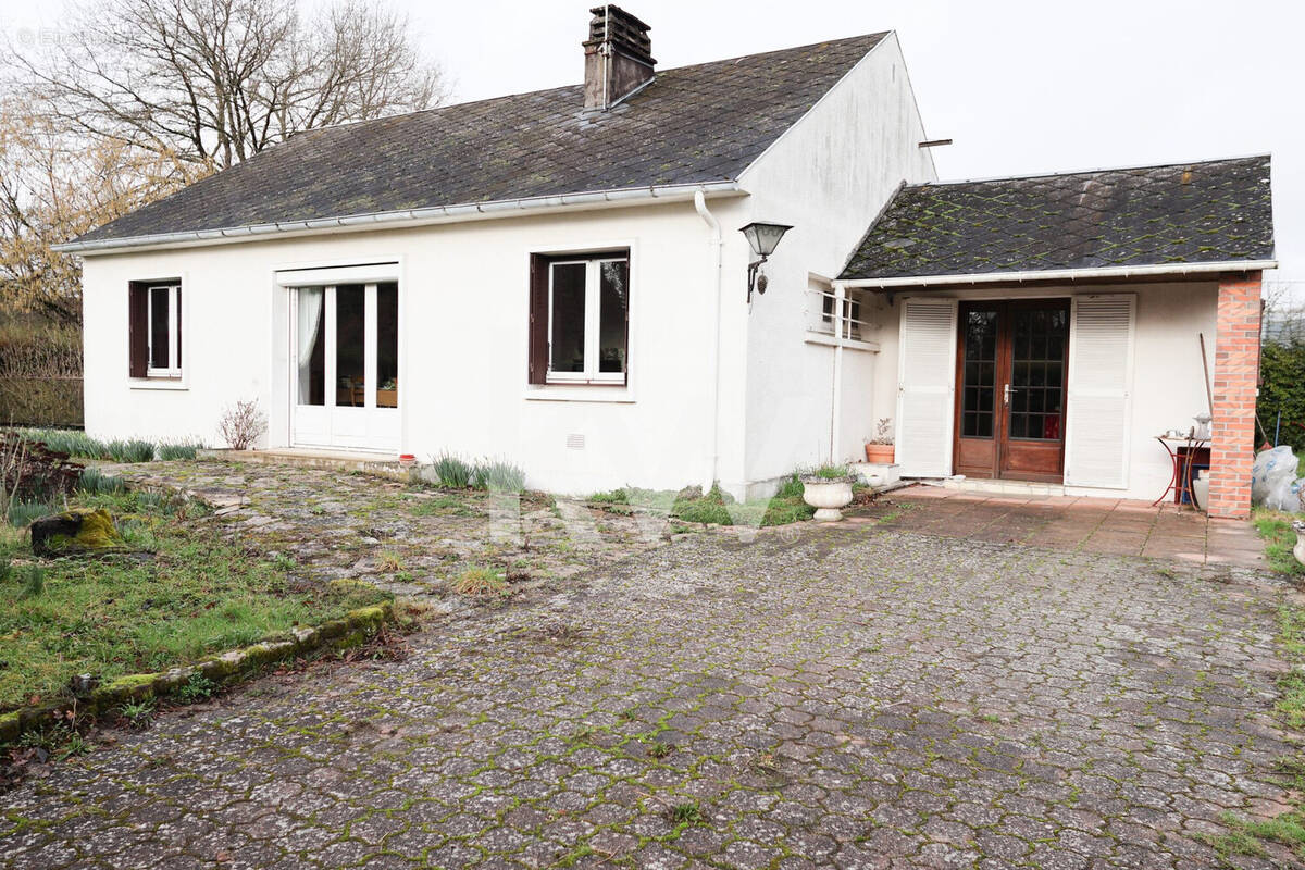 Maison à SAINT-JEAN-DE-BRAYE