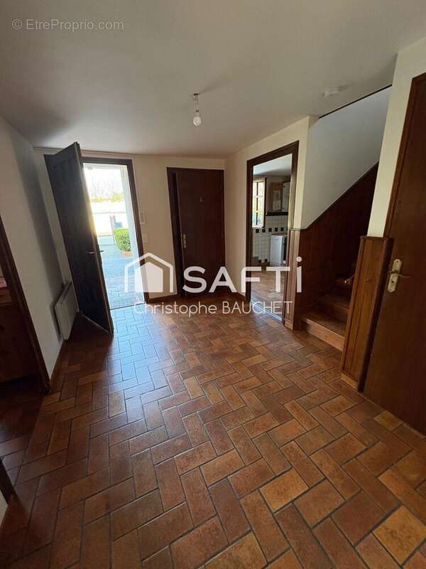 Maison 168 m² à Bourg-En-Bresse  - photo 9