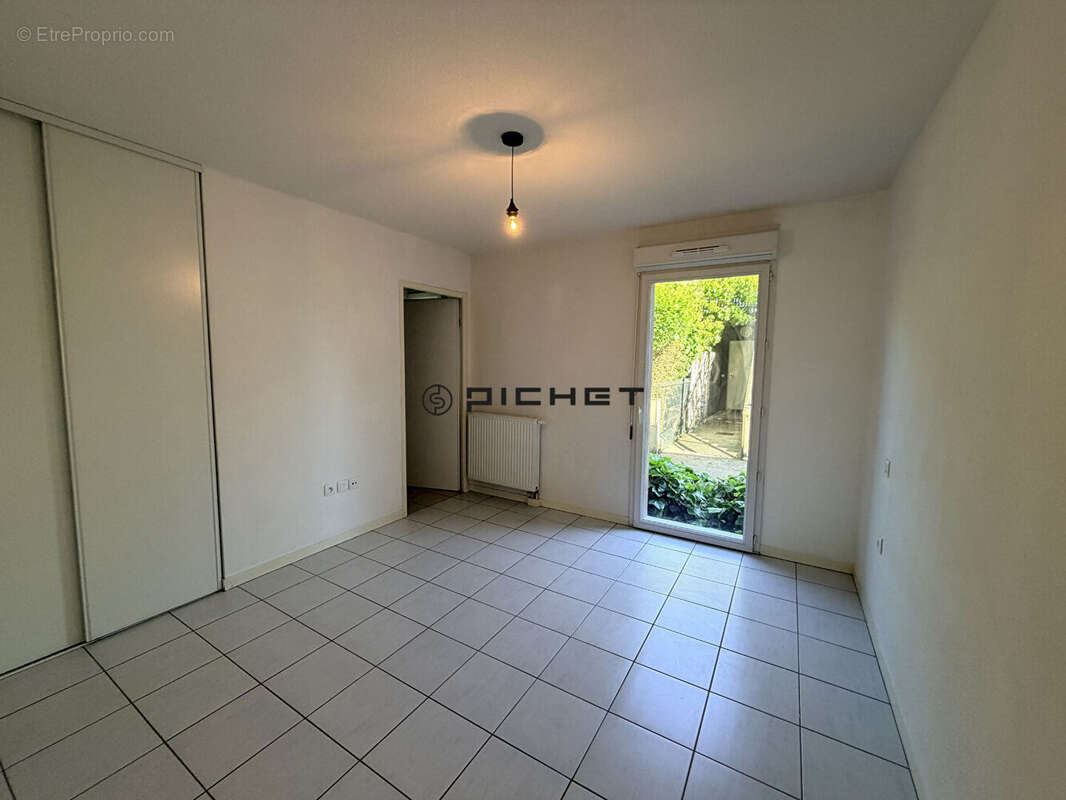 Appartement à SAINT-JEAN-D'ILLAC