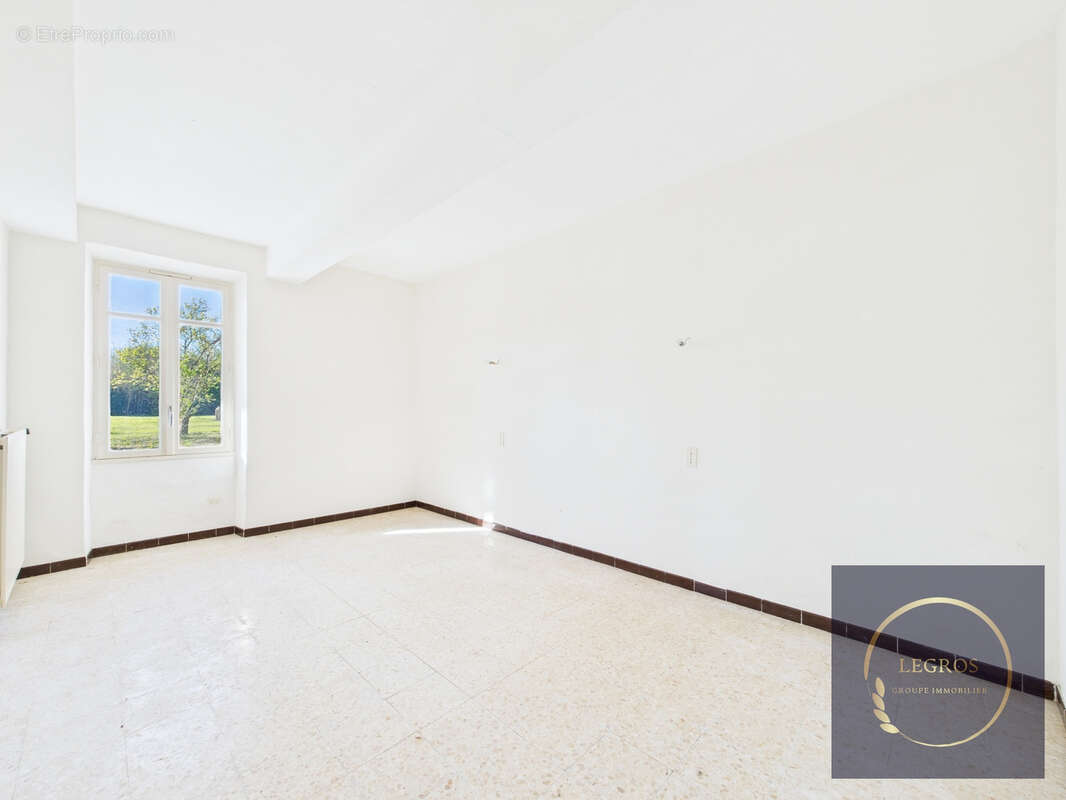 Magnifique Mas Provençal au Thor - Potentiel d'Investissement - photo 5