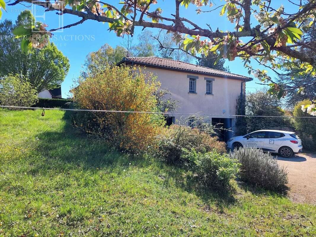 Maison à CHAMPAGNAC-DE-BELAIR