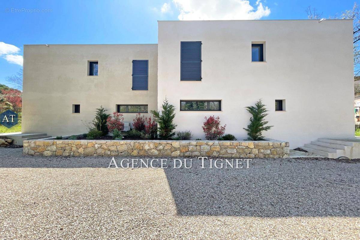 Maison à SAINT-CEZAIRE-SUR-SIAGNE