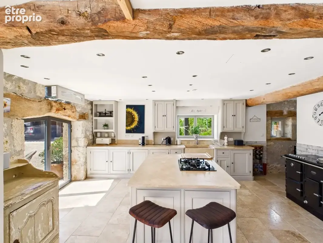 Superbe Ferme Restaurée avec Logements Flexibles, Piscine et Dépendances - photo 4