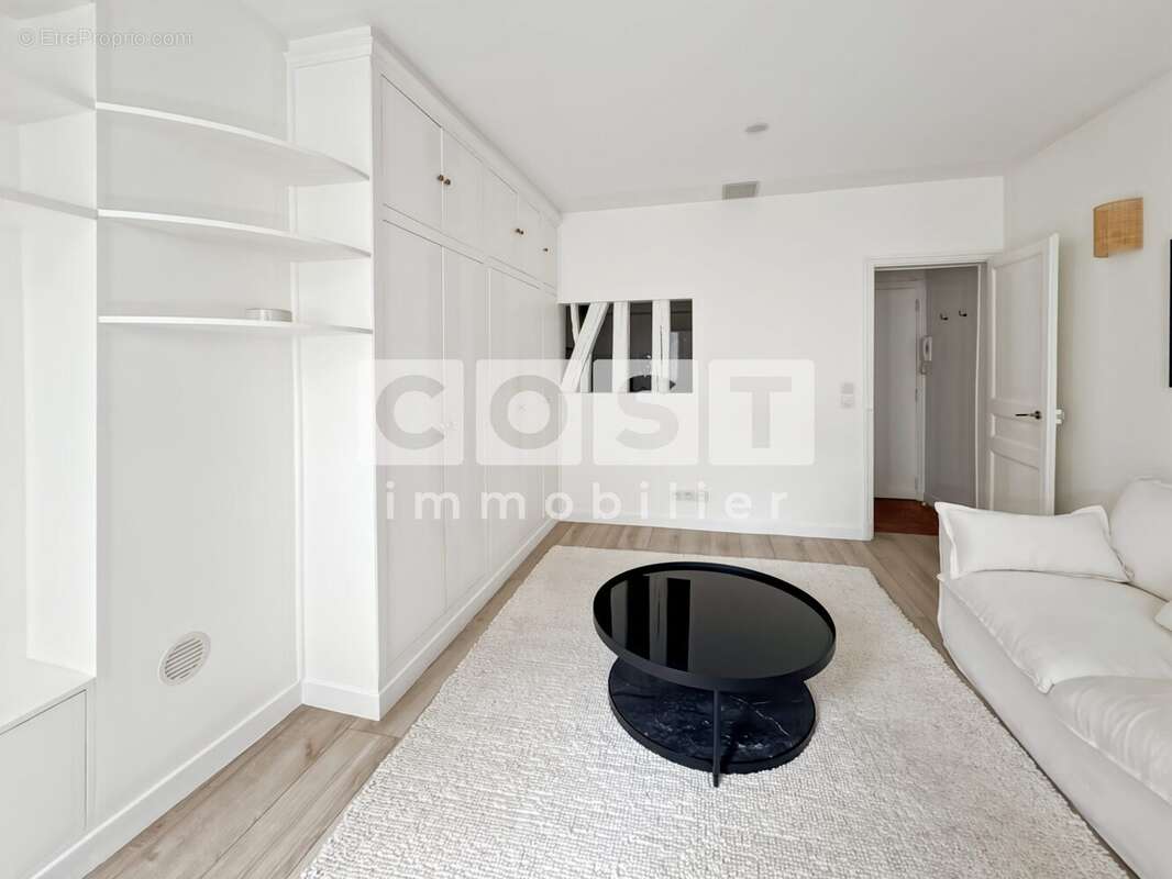 Appartement à PARIS-17E