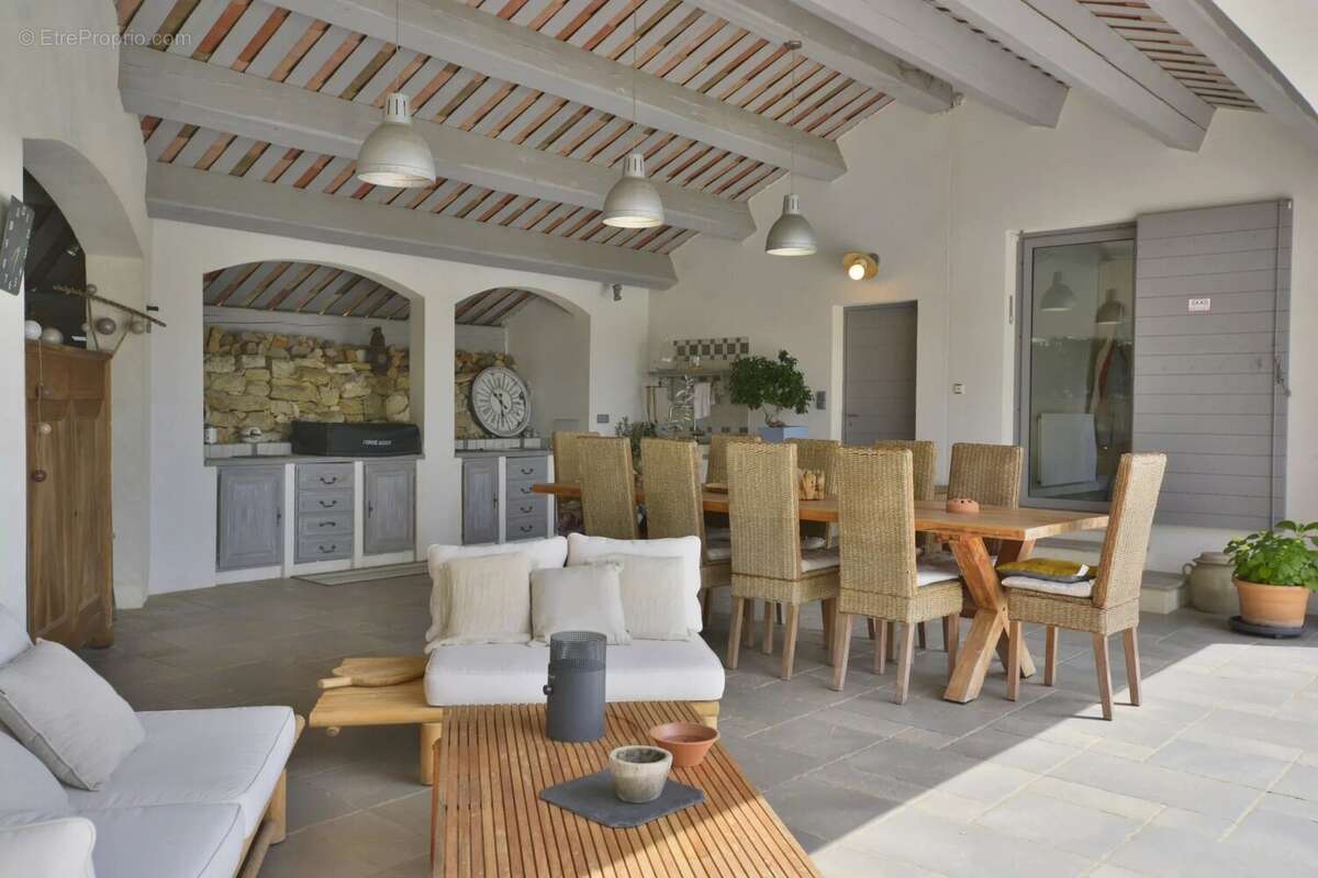 Maison à VALBONNE