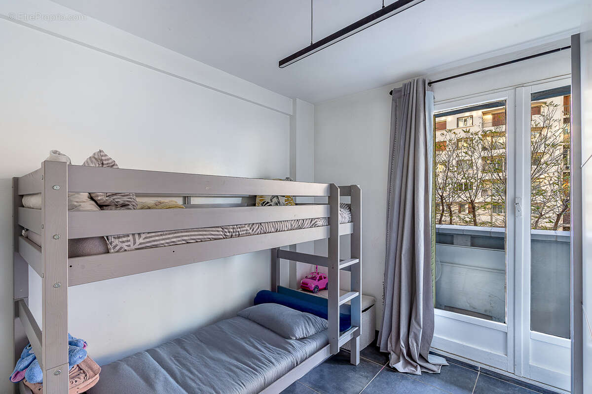 Appartement à MARSEILLE-4E