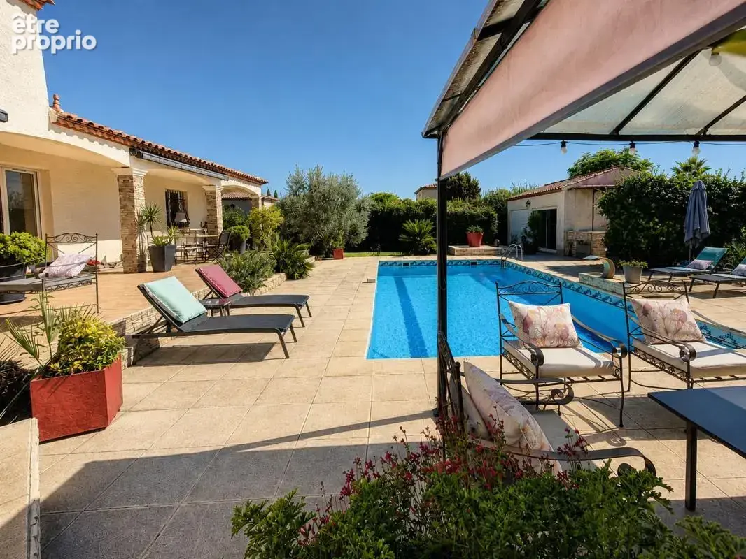 Une villa hors norme dans un écrin de verdure avec piscine  - photo 4