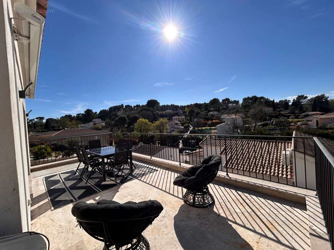 Maison à VALBONNE