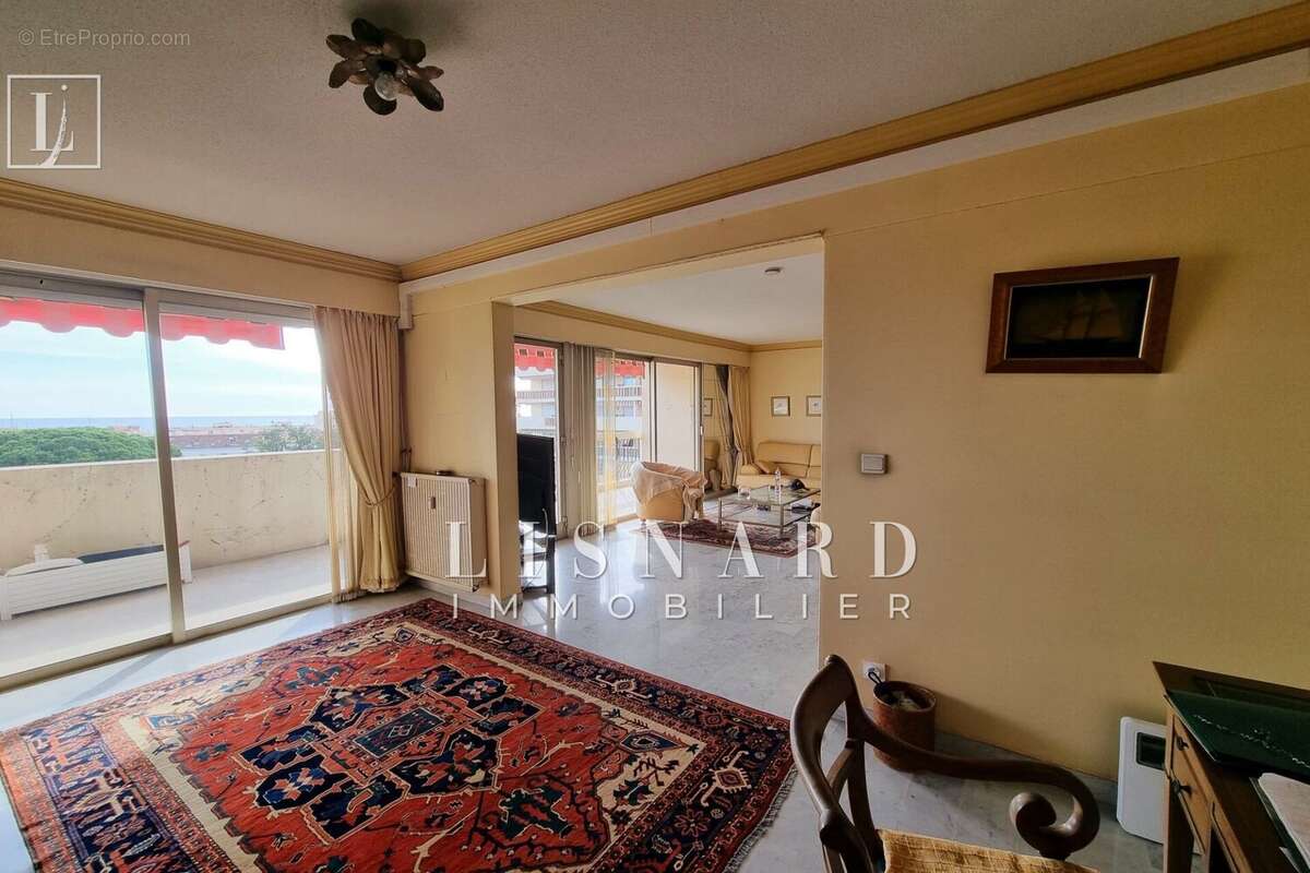 Appartement à VALLAURIS