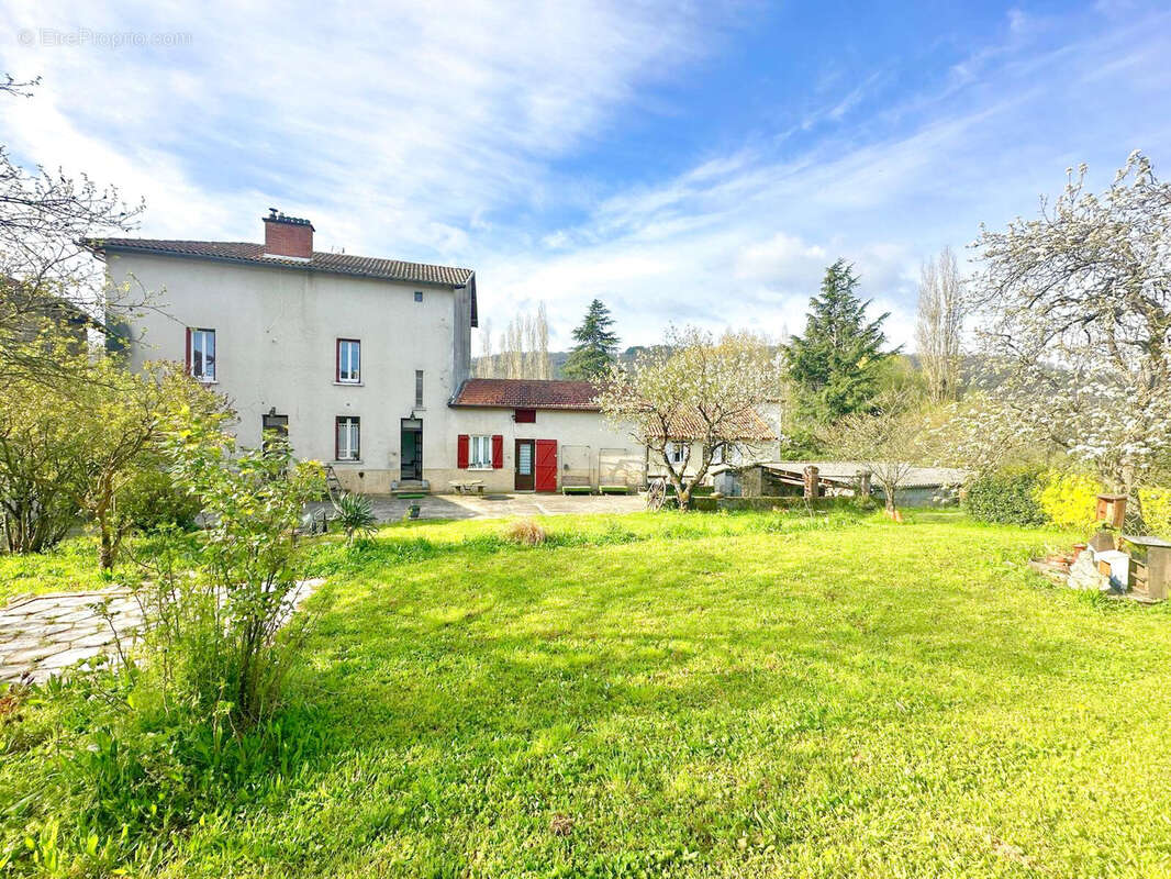 Maison à LIVINHAC-LE-HAUT